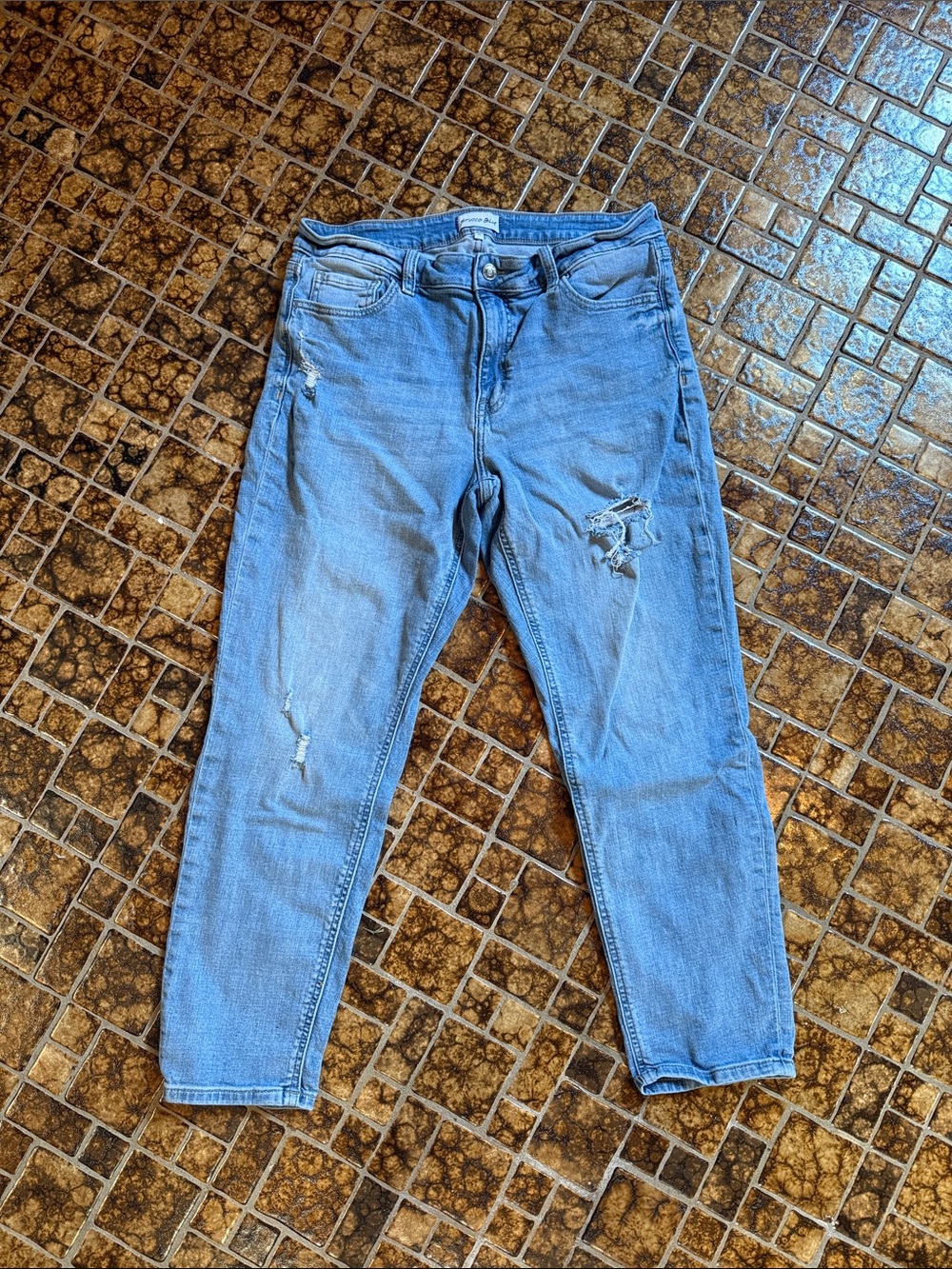 Boyfriend Jeans in Light Blue with Distressed Detail